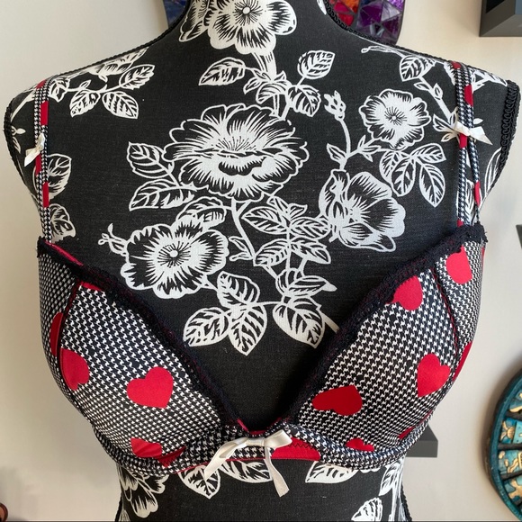 Victoria’s Secret Bra & Skirted Thong Set - Picture 2 of 12